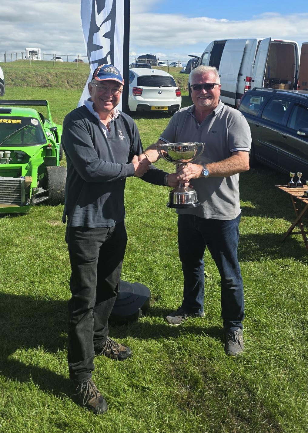 David Jones presents the Cam Forbes Trophy to Duncan